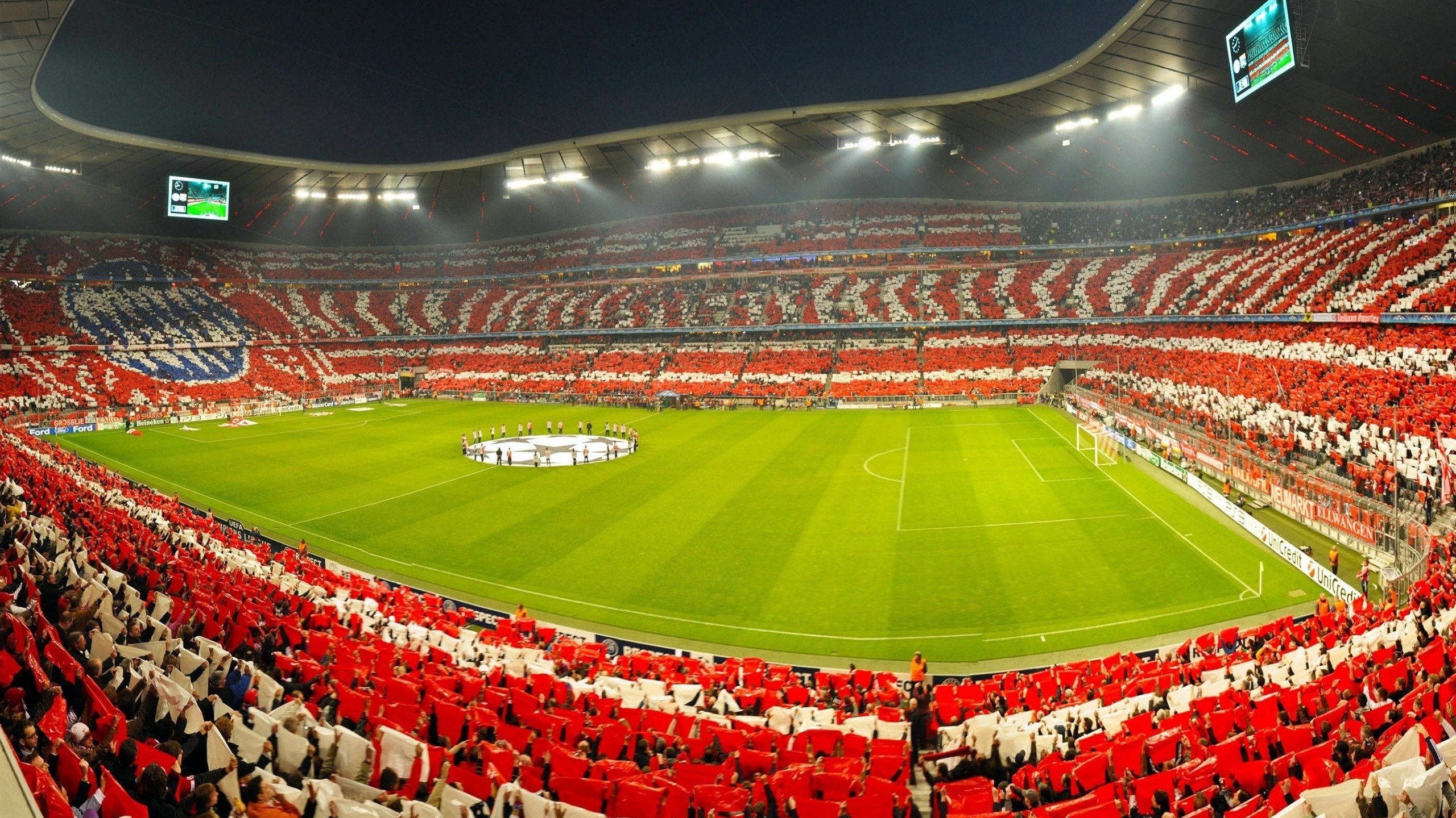 战火重燃,球场上的激情斗志点燃观众热情,激烈的球赛片段描写